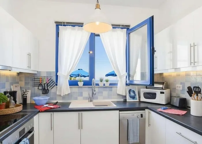 Exclusive Pool Overlooking The Sea *